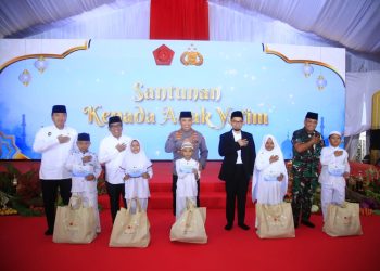 Kapolri Pimpin Buka Puasa Bersama dengan Jajaran Kementerian dan TNI di Lapangan Bhayangkara Mabes Polri