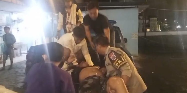 Polres Bitung Sigap Bantu Warga yang Mengalami Sakit