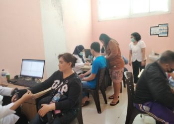 Antrean Pemeriksaan Kesehatan Calon Kepala Lingkungan Memadati Puskesmas Paniki Mapanget