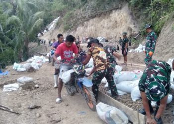 Tukang Ojek Lokal Jadi Pahlawan Transportasi di Lokasi TMMD ke-125 Kodim 1304/Gorontalo