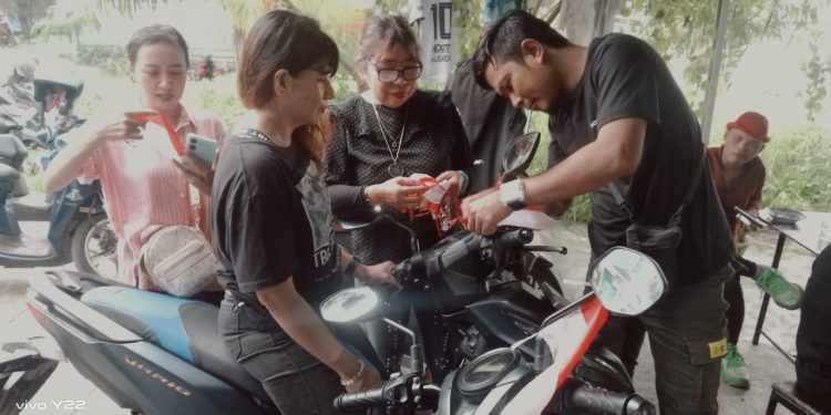 FMPS Gelar Aksi Sosial Bagi-Bagi Bendera Merah Putih Sambut HUT RI ke-80