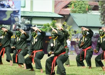 Atraksi Pencak Silat Militer Meriahkan HUT ke-80 TNI di Makodam XIII/Merdeka