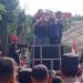 Demo Anti Korupsi di DPRD Sulut Memanas, Investigasi di Balik Gerbang Tertutup dan Kritik “Vitamin Demokrasi” ala Rolly Wenas