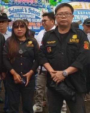 Wisje Maramis ketua FMPS Sulut ucapkan selamat ulang tahun kepada Stevie Sumampouw